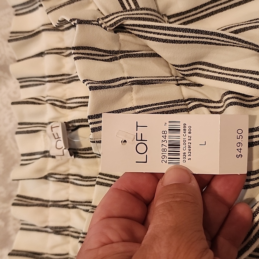 Womens shorts - Picture 2 of 3